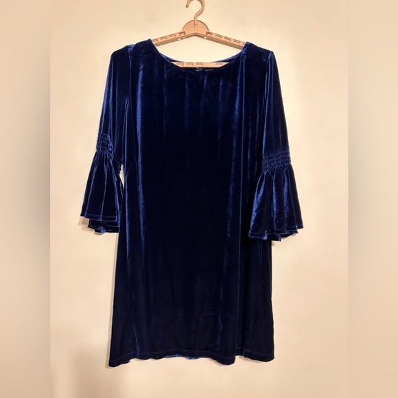 Lane Bryant Velvet Bell Sleeve Dress Blue NWT size 26 28 - Picture 2 of 6